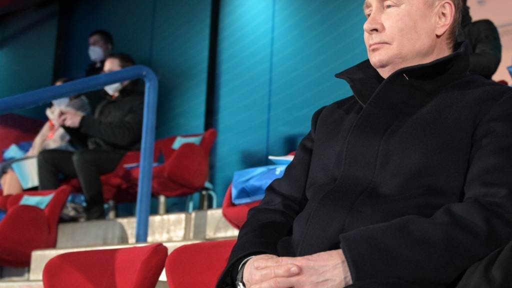 ARCHIV - Der russische Präsident Wladimir Putin verfolgt die Eröffnungsfeier der Olympischen Spiele in Peking 2022. Foto: Alexei Druzhinin/AP/dpa