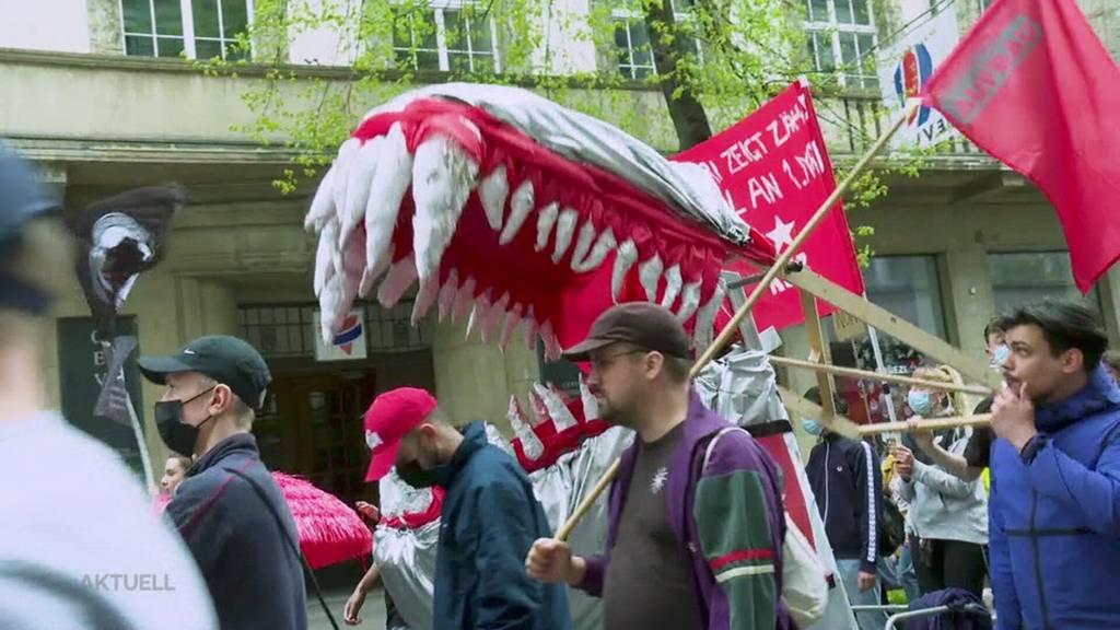 Demo gegen Credit Suisse-Debakel: Linke fordern eine Enteignung und Verstaatlichung