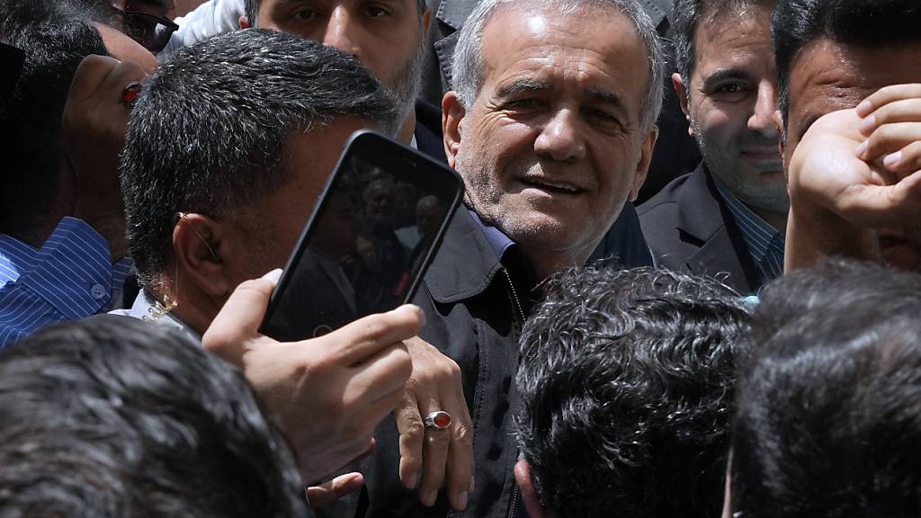 Der moderate Politiker Massud Peseschkian hat die Präsidentenwahl im Iran gewonnen. Foto: Vahid Salemi/AP/dpa