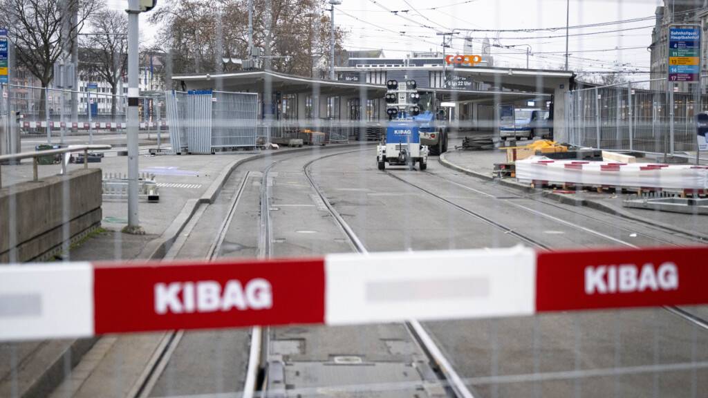 Die Verkehrsanpassung der Stadt Zürich wegen der Grossbaustelle am Bahnhof möchte der Regierungsrat eigenmächtig zurückbauen. (Archivbild)