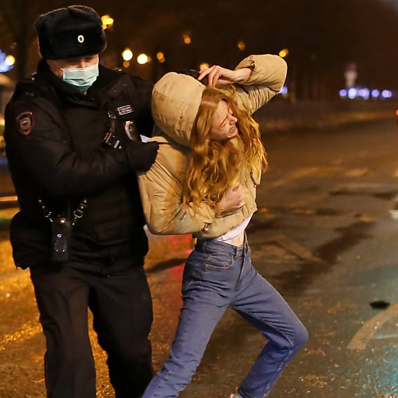 Fast 3300 Festnahmen bei Demonstrationen in Russland