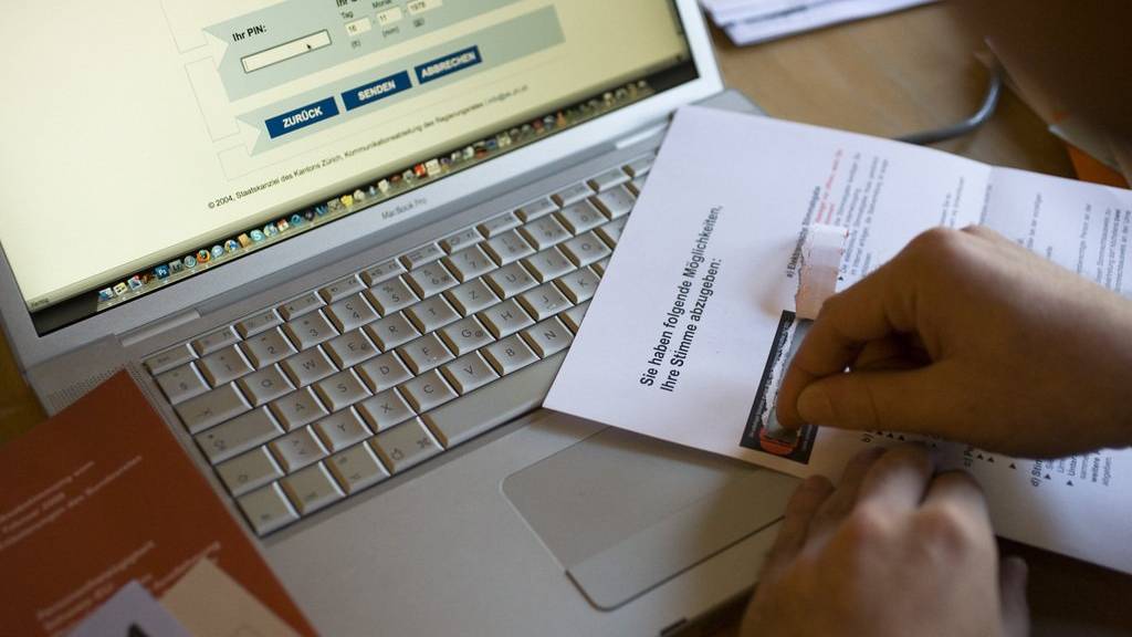 Nach einer Testphase soll E-Voting in den Kantonen Thurgau und Graubünden bald regulär möglich sein. (Archiv)