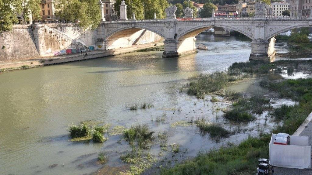 Der Tiber in Rom führt wenig Wasser: 2017 war das trockenste Jahr in Italien in den letzten zwei Jahrhunderten. (Archiv)