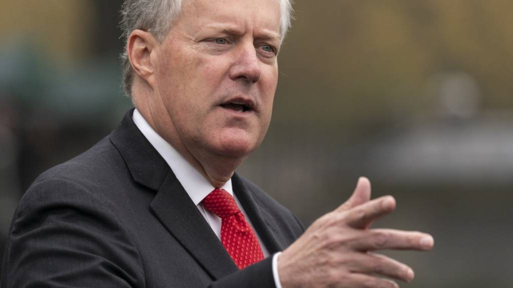 ARCHIV - Mark Meadows, damals Stabschef des Weißen Hauses, im Gespräch mit Reportern. Foto: Alex Brandon/AP