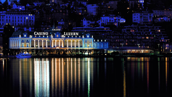 Das Grand Casino Luzern bei Nacht