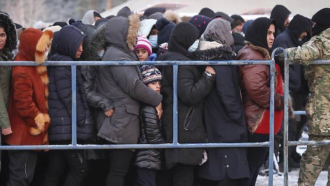 Polens Regierung: Noch etwa 7000 Migranten in Belarus