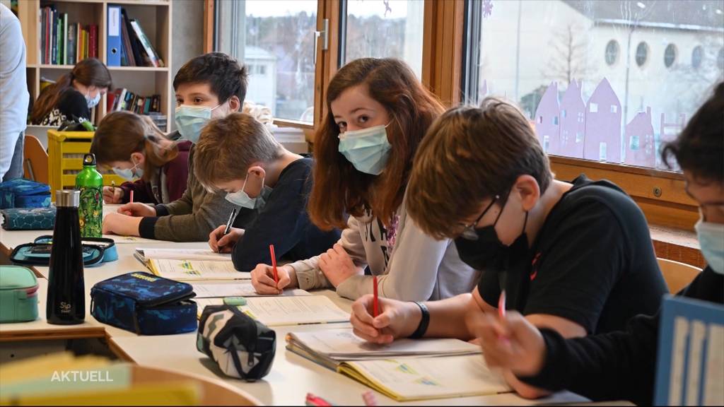 Aargauer Vater kämpft mit einer Petition gegen die Maskenpflicht an der Volksschule