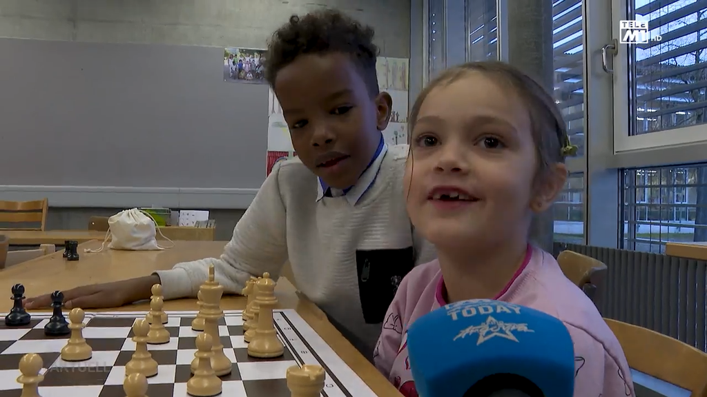 «Es macht Spass»: Kinder spielen in Reinach während Unterricht Schach