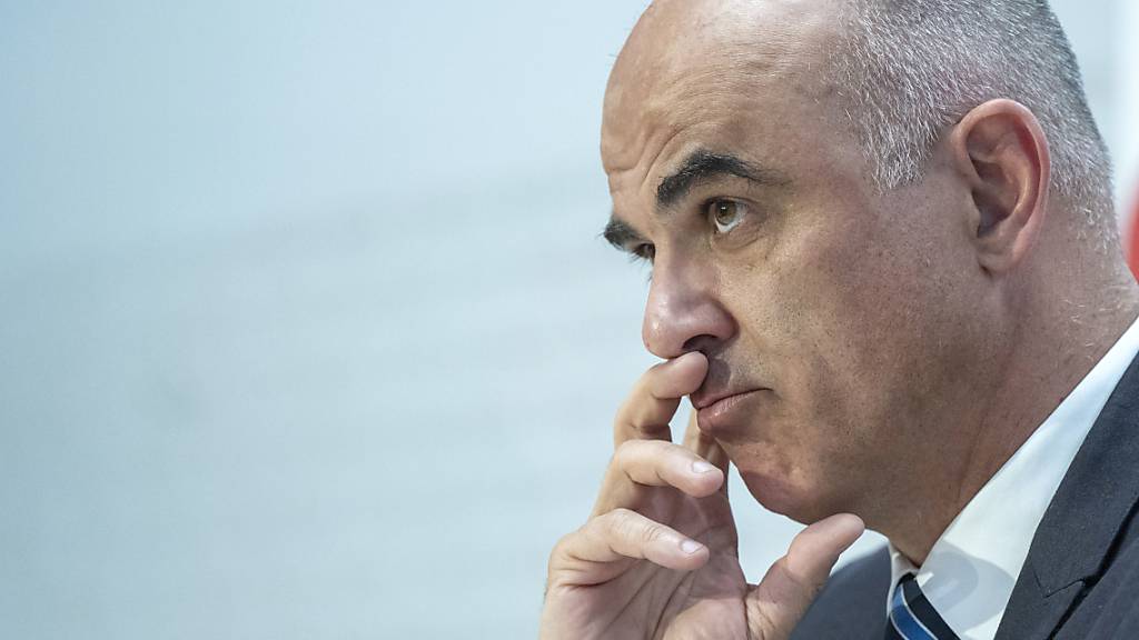 Das Kostenwachstum im Gesundheitsbereich setzt sich wohl auch nächstes Jahr fort: Die Krankenversicherer schätzten die Kosten für 2024 höher ein als in der Vergangenheit, sagte Gesundheitsminister Alain Berset. (Archivbild)