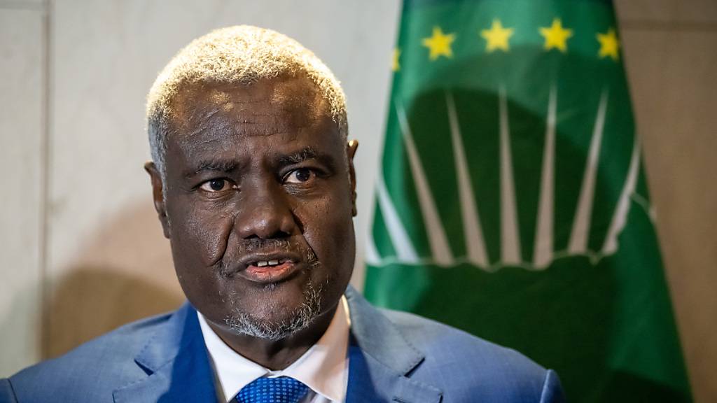 ARCHIV - Der Vorsitzende der Kommission der Afrikanischen Union (AU) Mousa Faki Mahamat ist besorgt über die Wahlabsage in Senegal. Foto: Michael Kappeler/dpa