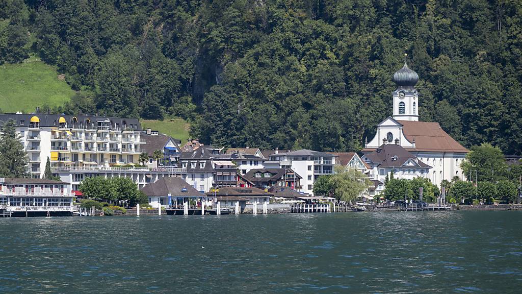 Blick auf Gersau, das 2024 das grösste Bevölkerungswachstum der Schwyzer Bezirke hatte. (Archivaufnahme)