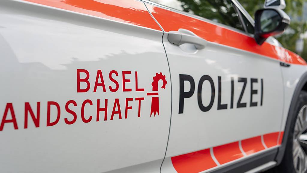 Die Polizei Basel-Landschaft hat in der Nacht auf Samstag einen 18-jährigen Raser erwischt. (Archivbild)
