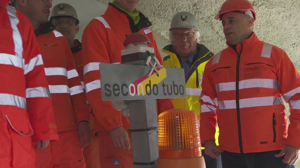 Zweite Gotthard-Strassenröhre: Bohrmaschinen nehmen Arbeit auf