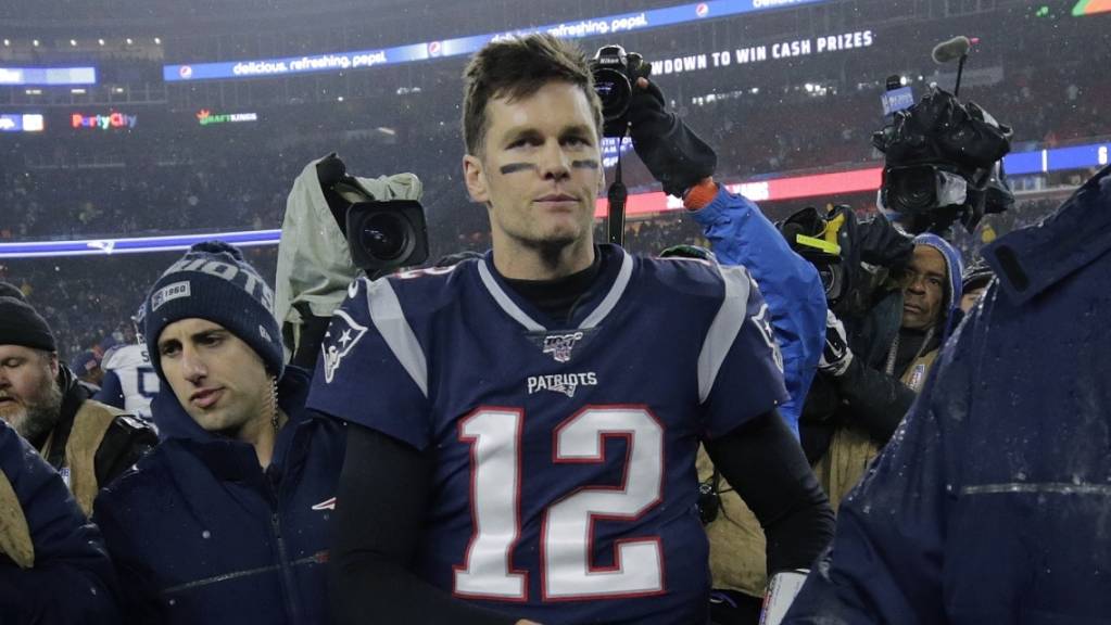 Tom Brady verlässt geschlagen das Spielfeld