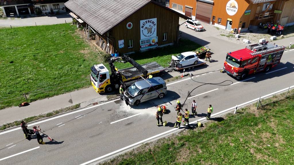 Vier Verletzte bei Frontalkollision auf der H16