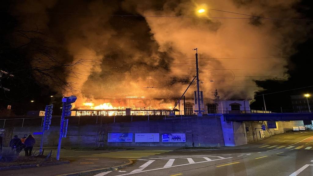 Dampfloks durch Grossbrand beim Güterbahnhof erheblich beschädigt
