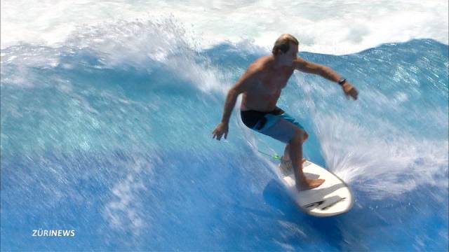 Surf-Legende Robby Naish versucht sich auf der Zürcher «Citywave»