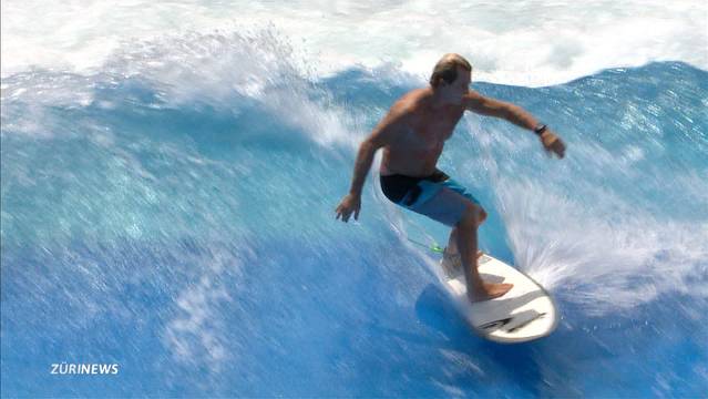 Surf-Legende Robby Naish versucht sich auf der Zürcher «Citywave»