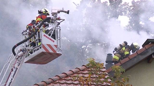 Vier Familien ohne Dach über dem Kopf