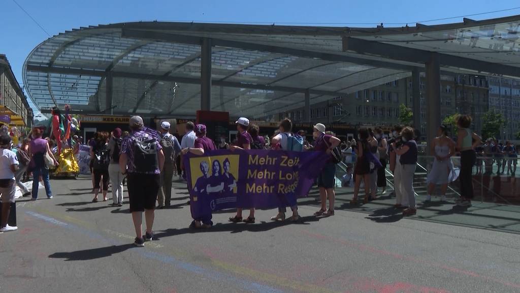 Frauenpower auf den Strassen: Demonstrantinnen fordern erneut mehr Lohn und Gleichstellung