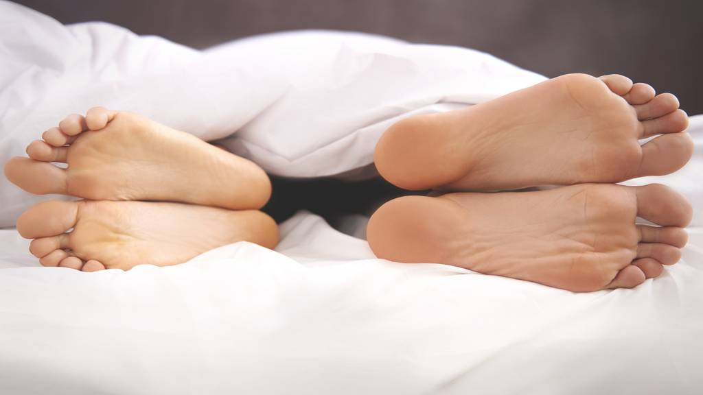 Getrennte Betten können einer Beziehung nicht nur schaden, sondern auch gut tun. (Symbolbild)