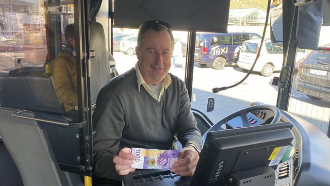 «Kriege ich einen Kaffee?» – Postautofahrer Paul aus Stans gewinnt 1000 Franken