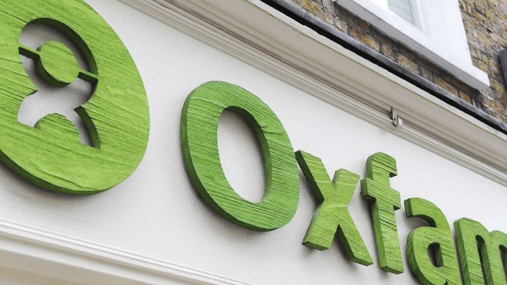 Oxfam-Mitarbeitende haben in Einsatzländern Sex-Orgien mit Prostituierten gefeiert. Nun stellt die britische Regierung die Zusammenarbeit mit der Hilfsorganisation in Frage.