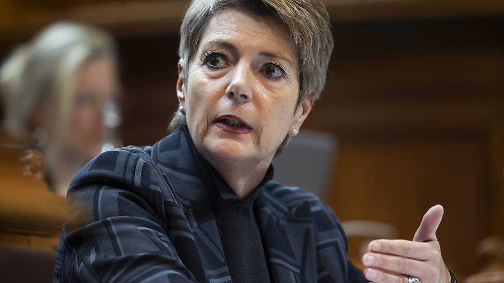 Finanzministerin Karin Keller-Sutter warnte vor negativen Folgen, sollte das Parlament den UNRWA-Beitrag streichen. (Archivbild)