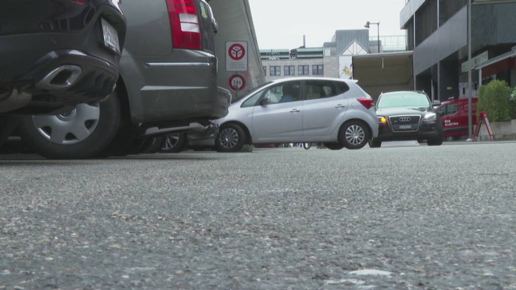 Aaraus begehrteste Parkplätze vor dem Bahnhof verschwinden Ende Monat