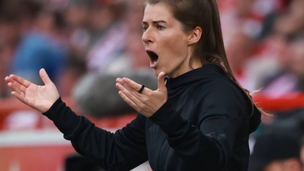 Marie-Louise Eta im ersten Spiel als Trainerin von Union Berlin