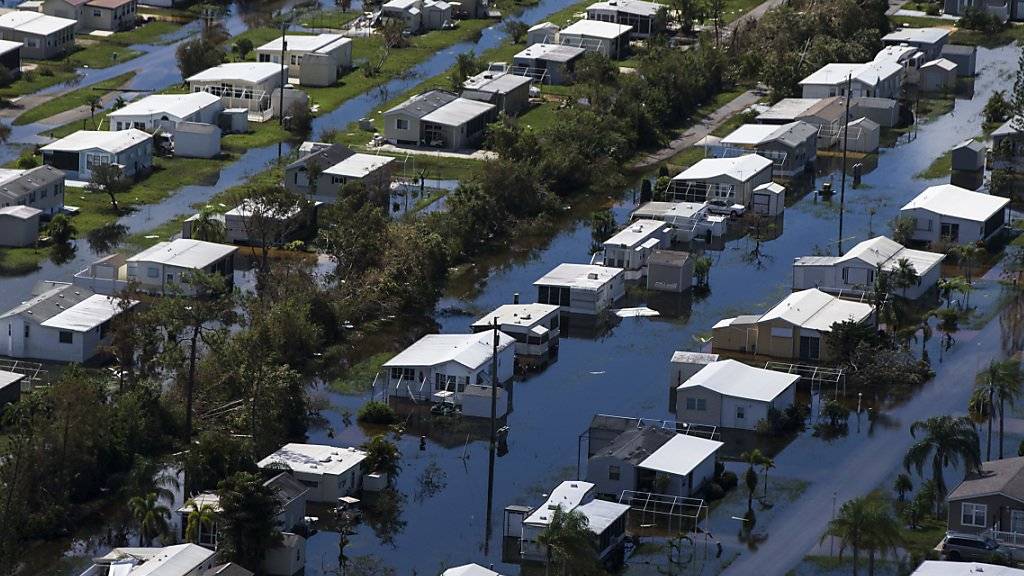 Der Wirbelsturm «Irma» überflutete im September diese Siedlung im US-Bundesstaat Florida - die finanziellen Folgen bekommt auch der Versicherungskonzern Zurich zu spüren.