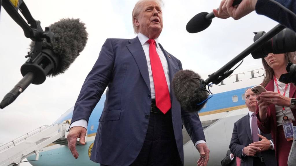 dpatopbilder - US-Präsident Donald Trump spricht zu Medienvertretern. Foto: Jacquelyn Martin/AP/dpa