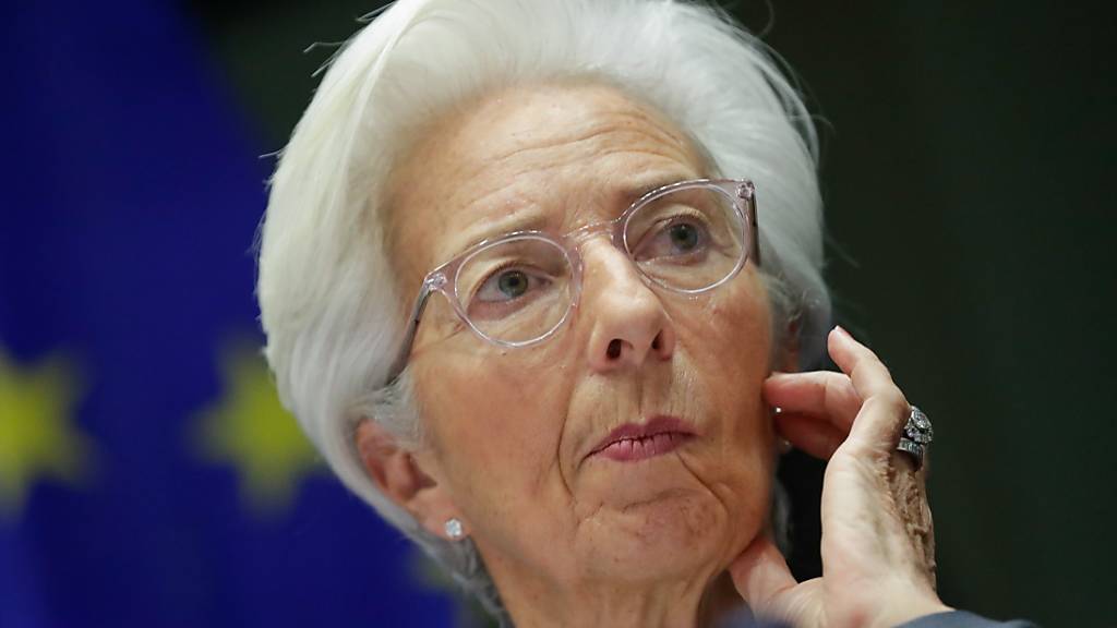 Abwarten statt hektisch neue Massnahmen beschliessen: Der Rat der Europäische Zentralbank (EZB) unter der Führung von Christine Lagarde hält an bisherigen Kurs fest. (Archivbild)