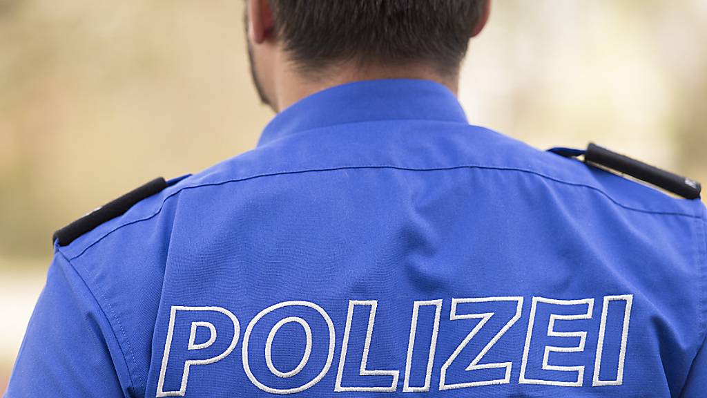 Nach Streifkollision davongefahren: Polizei sucht schwarzen Peugeot 