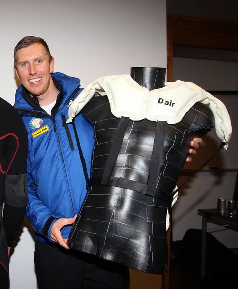 Der Ski-Airbag wurde erstmals Mitte Januar 2012 in Kitzbühel präsentiert.