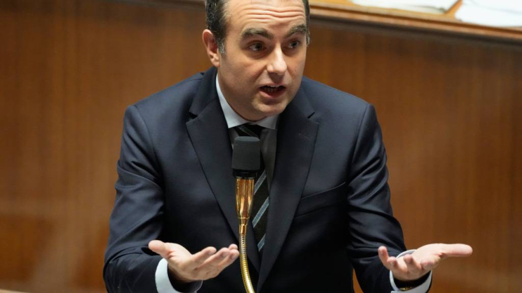 Frankreichs Premier muss sich Misstrauensanträgen stellen