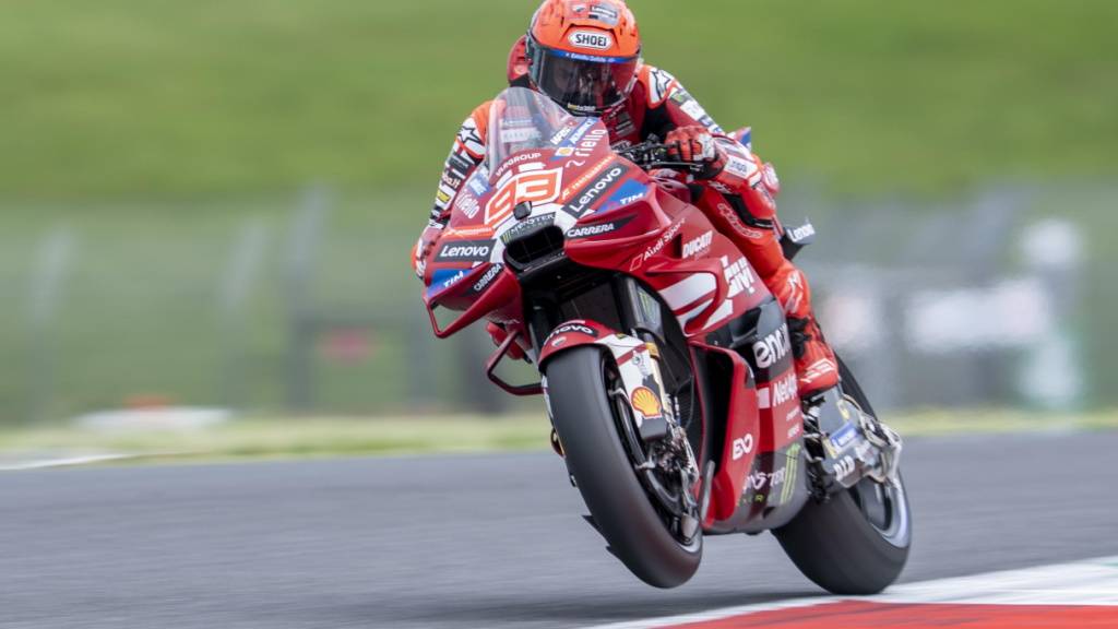 Auch mit lädiertem Arm nicht zu stoppen: Marc Marquez gewinnt den Sprint in der MotoGP