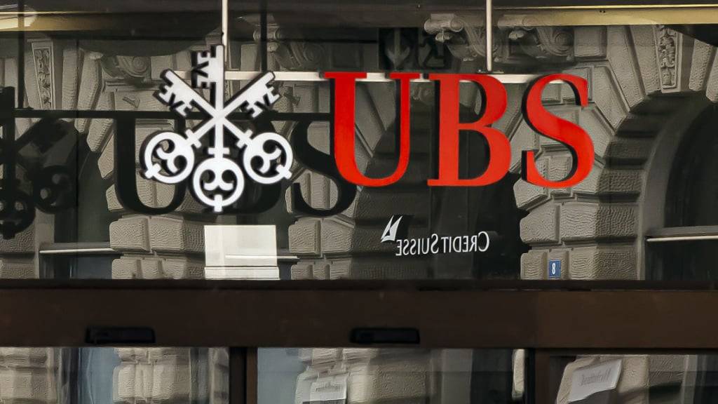 Als eine der letzten grossen Banken hat auch die UBS die Zinsen angehoben. Ab dem 1. Mai sollen die Zinsen für Spar- und Vorsorgekonten steigen. (Archivbild)