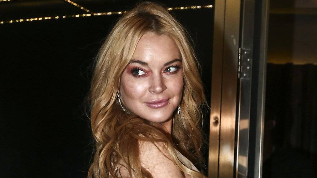 Erst versprach Lindsay Lohan, in Kettering den örtlichen Christbaum anzuknipsen, aber jetzt zeigt sie der britischen Gemeinde die kalte Schulter. (Archivbild 16.10.16)