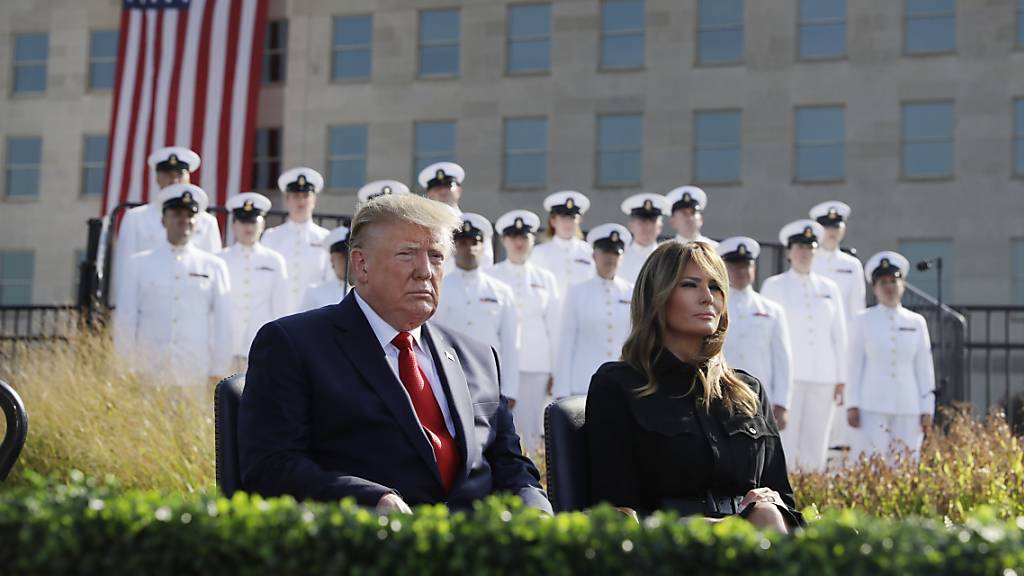 US-Präsident Donald Trump und seine Frau Melania an einer Gedenkveranstaltung beim Pentagon für die Opfer der Terroranschläge vom 11. September 2001.