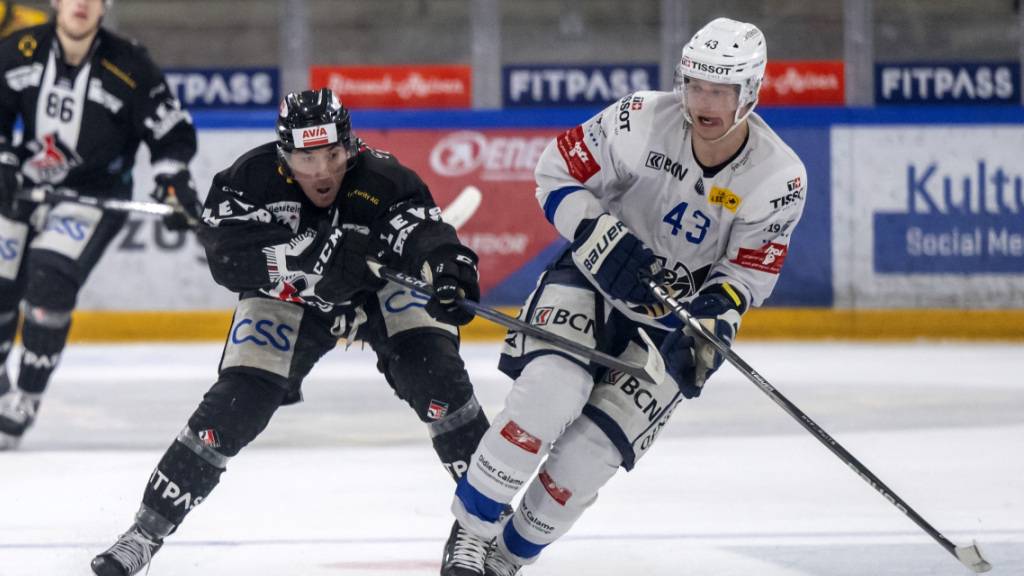 La Chaux-de-Fonds (43, Janik Loosli) steht nach dem dritten Sieg im dritten Spiel gegen Visp mit einem Bein im Playoff-Final der Swiss League