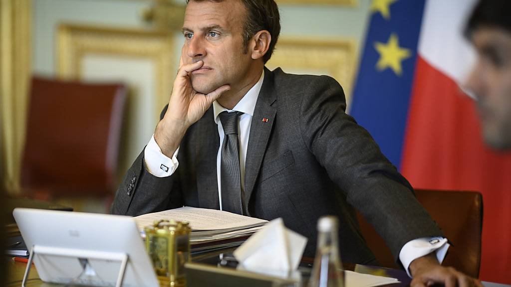 Emmanuel Macron wirft der Türkei ein «gefährliches Spiel» vor. Foto: Eliot Blondet/ABACA Pool/AP/dpa