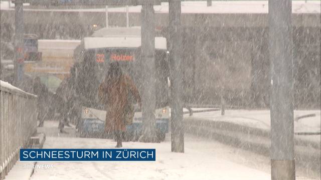 Mehrere Unfälle in Zürich nach abruptem Schneefall