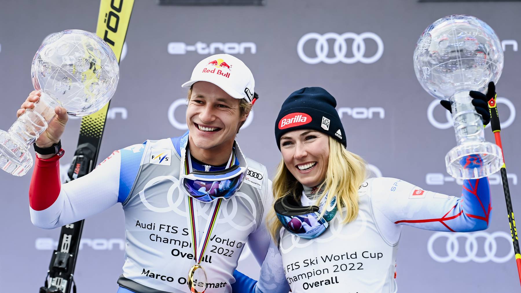 Grosse Freude bei den beiden Gesamt-Weltcup-Siegern Marco Odermatt und Mikaela Shiffrin.