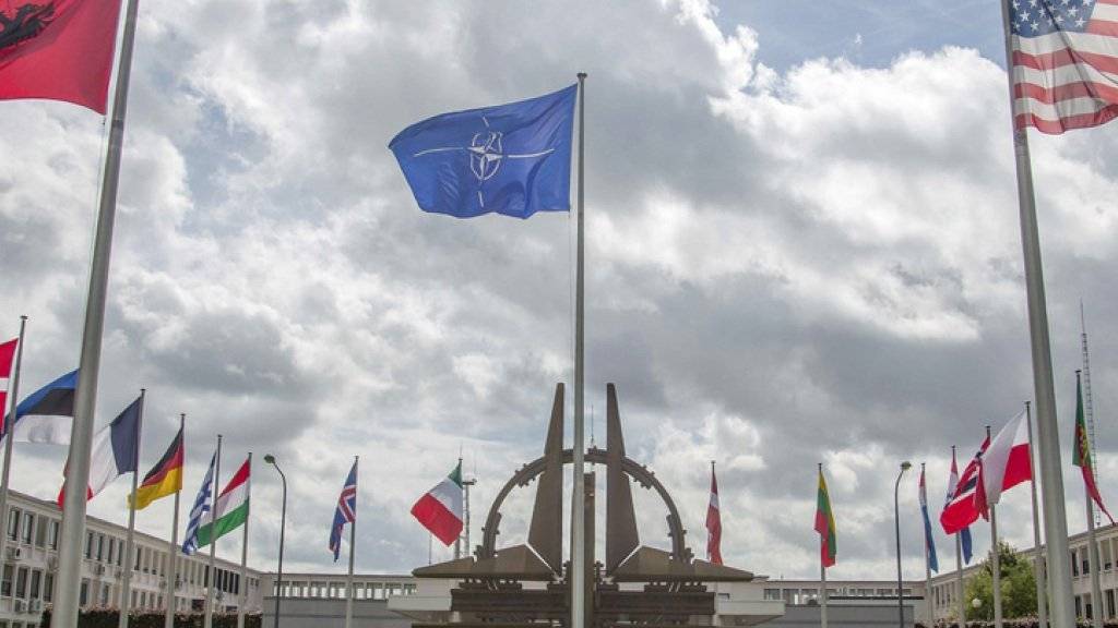 NATO-Hauptquartier in Brüssel: Nach der russischen Annexion der Krim-Halbinsel brach die NATO den Kontakt zu Moskau ab. Nun prüft das Verteidigungsbündnis die erneute Annäherung.