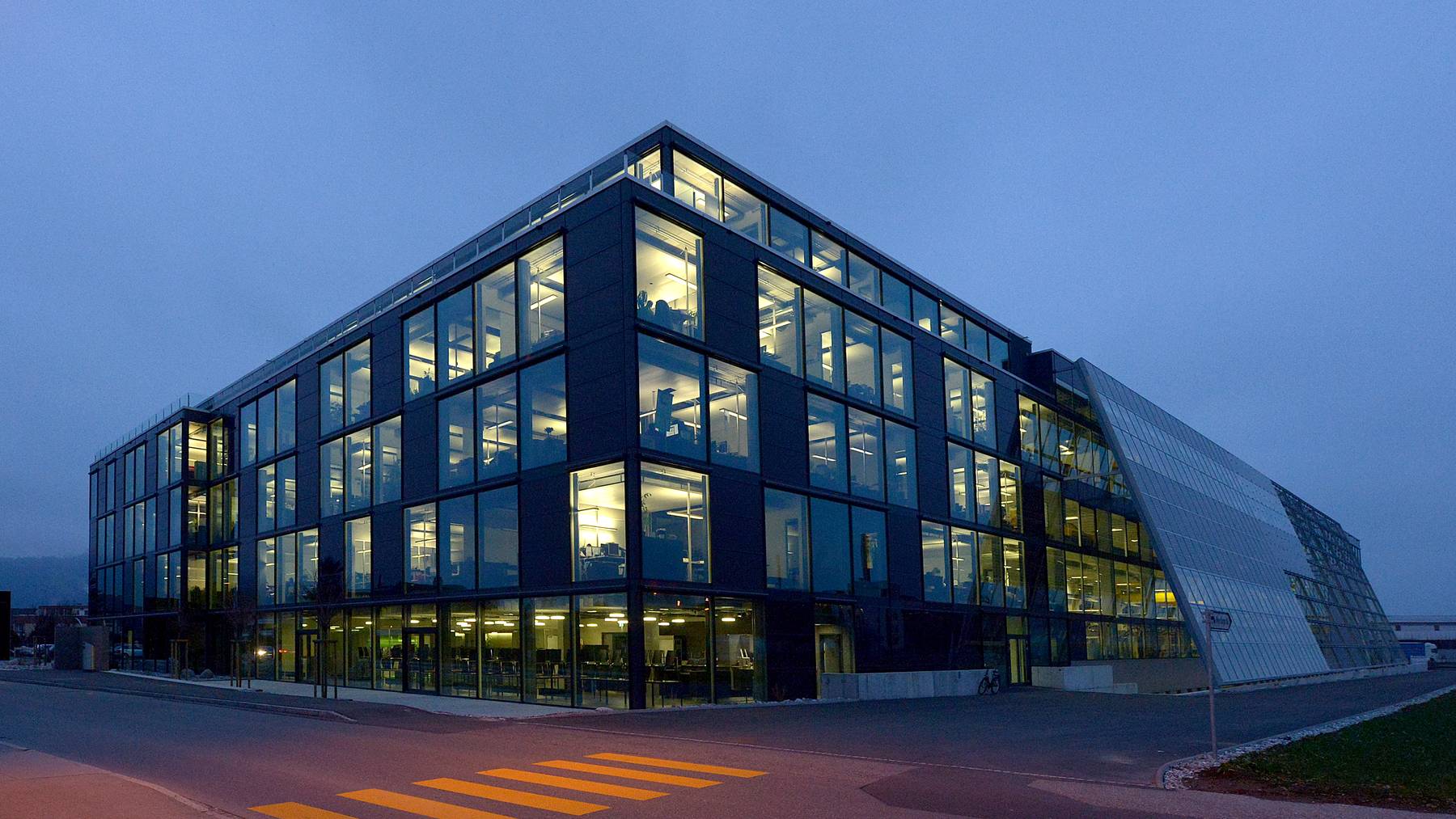 Meyer Burger erhöht sein Kapital. Im Bild die Meyer Burger Technology Zentrale in Thun.