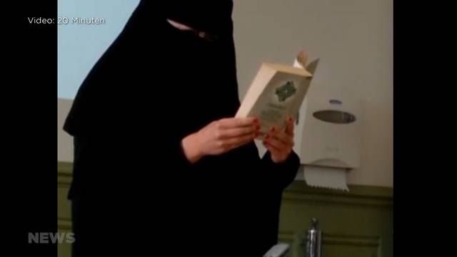 GIBB: Lehrerin liest komplett verschleiert aus Koran vor