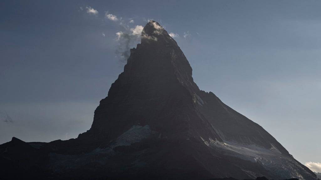 Ein Bergsteiger stürzte am Montag beim Aufstieg zum  Matterhorn ab und zog sich dabei tödliche Verletzungen zu. (Archivbild)
