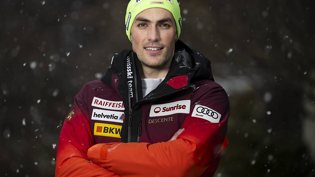 Daniel Yule posiert vor dem Heim-Slalom in Adelboden