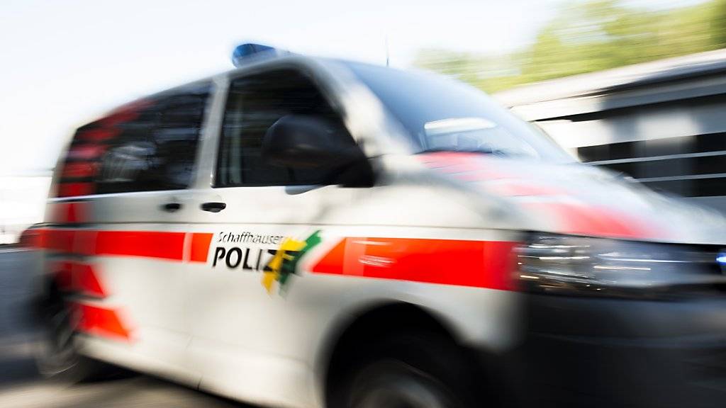 Mann mit Beil löst Polizeieinsatz in Schaffhausen aus. (Symbolbild)